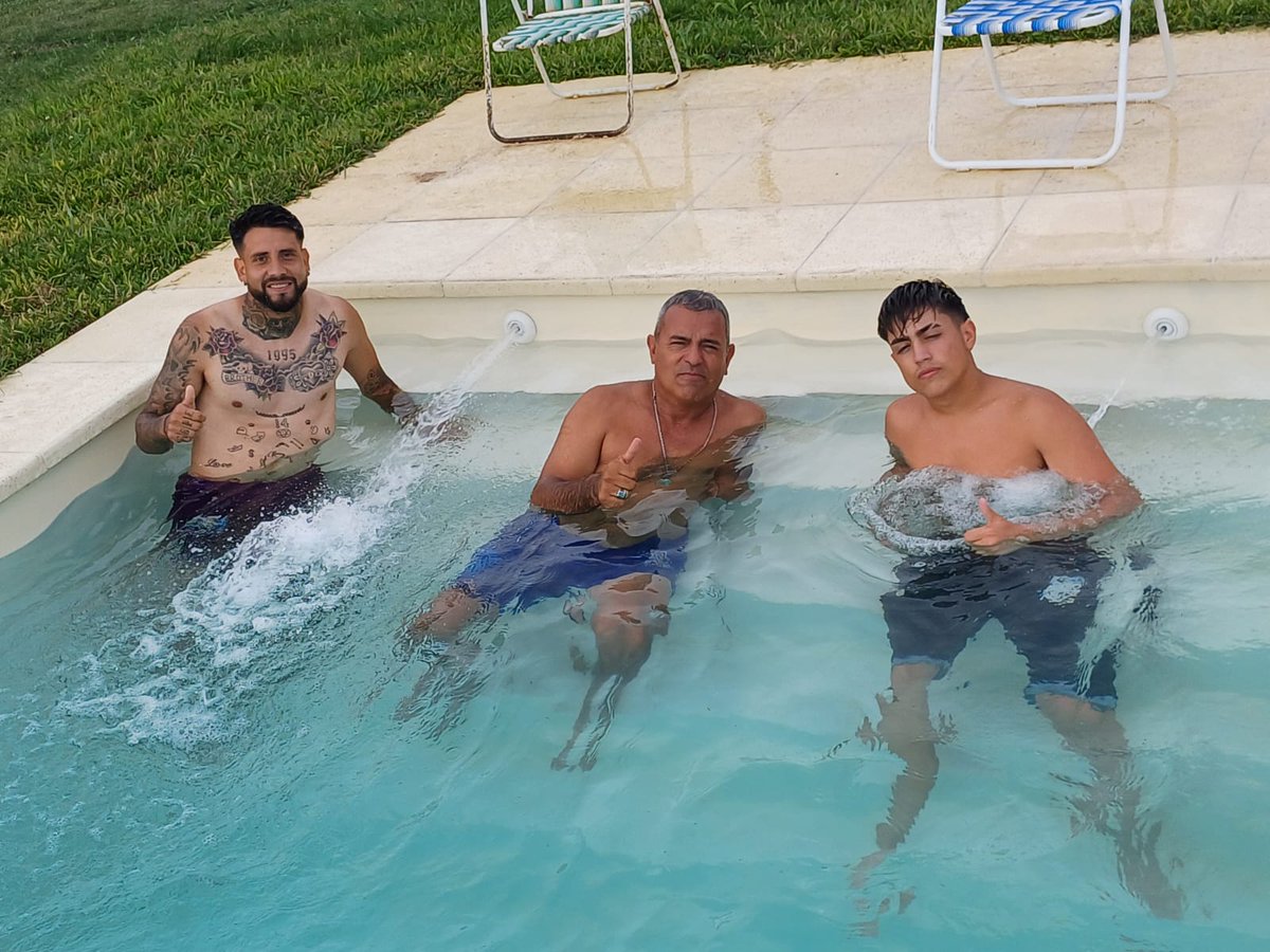 Tardecita de pileta con el capi...