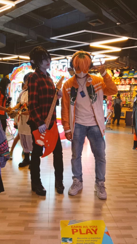 SamLikesOranges's tweet photo. Hiiii i'm back y'all, im just went at a local con to dress up as my OC, and all went well!!! https://t.co/ocu6rxFqCH