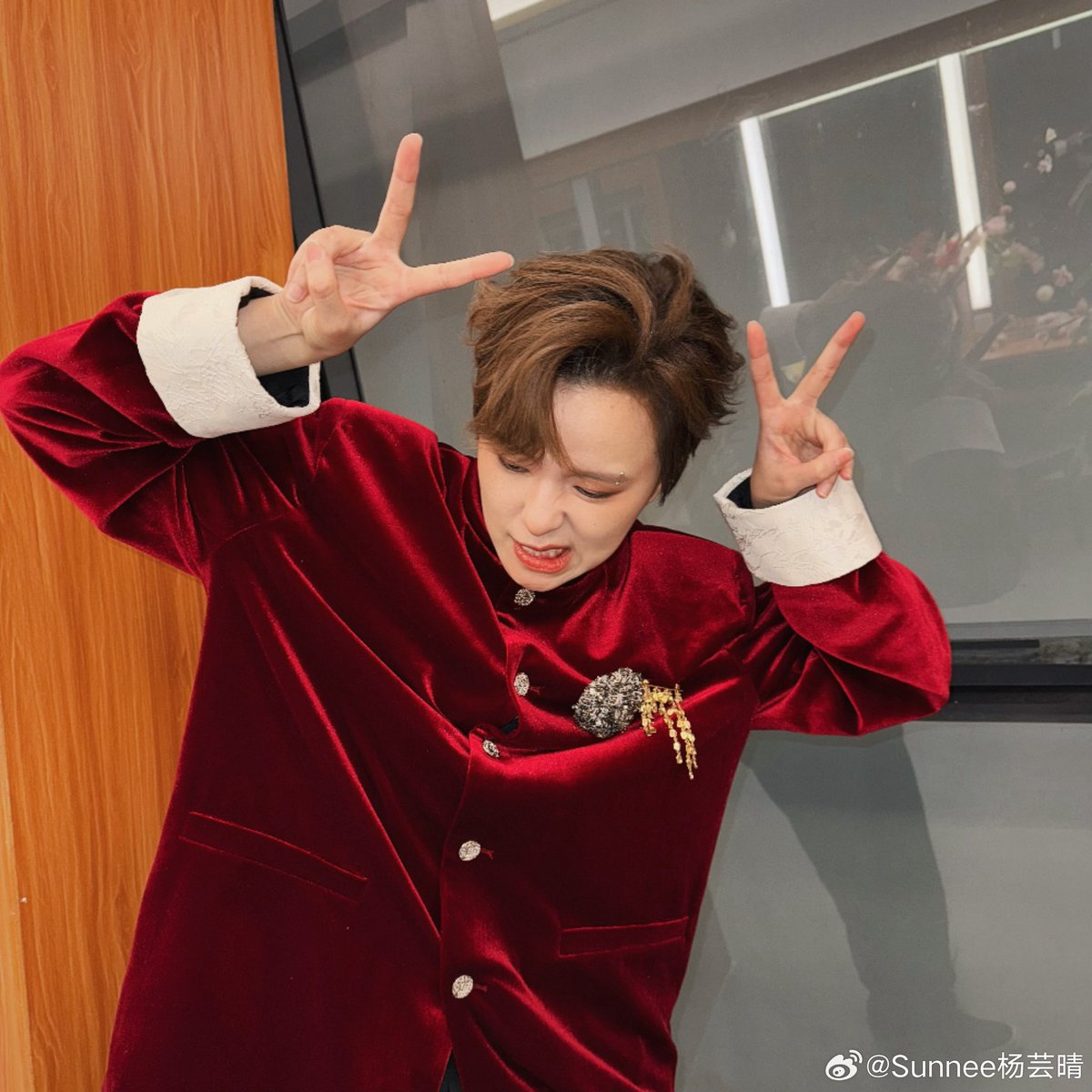 SunneeGlobalFC's tweet photo. 2025/01/28 Sunnee weibo update

It's new year again
Wishing everyone's wishes come true
Always posing "yeah"
With everything ok!
Let's see each other more in the coming year!

又到新春
祝大家心愿实现
经常比“耶”
“蛇”么都ok！
新的一年多多见面吧！

#Sunnee #Sunnee杨芸晴 #杨芸晴 https://t.co/upIamYvbQb