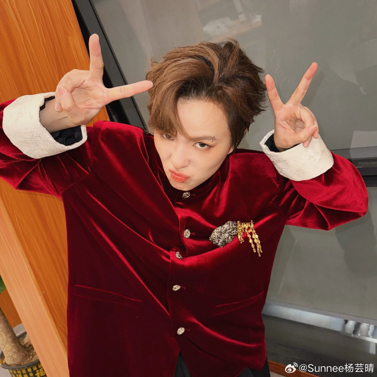 SunneeGlobalFC's tweet photo. 2025/01/28 Sunnee weibo update

It's new year again
Wishing everyone's wishes come true
Always posing "yeah"
With everything ok!
Let's see each other more in the coming year!

又到新春
祝大家心愿实现
经常比“耶”
“蛇”么都ok！
新的一年多多见面吧！

#Sunnee #Sunnee杨芸晴 #杨芸晴 https://t.co/upIamYvbQb