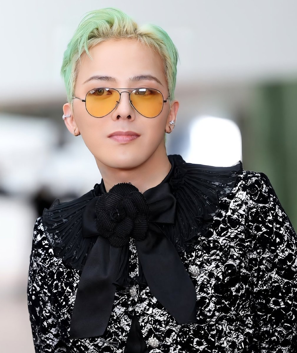 oneforG0818's tweet photo. 미모가 ✨✨#GDRAGON https://t.co/JR05i48zA1