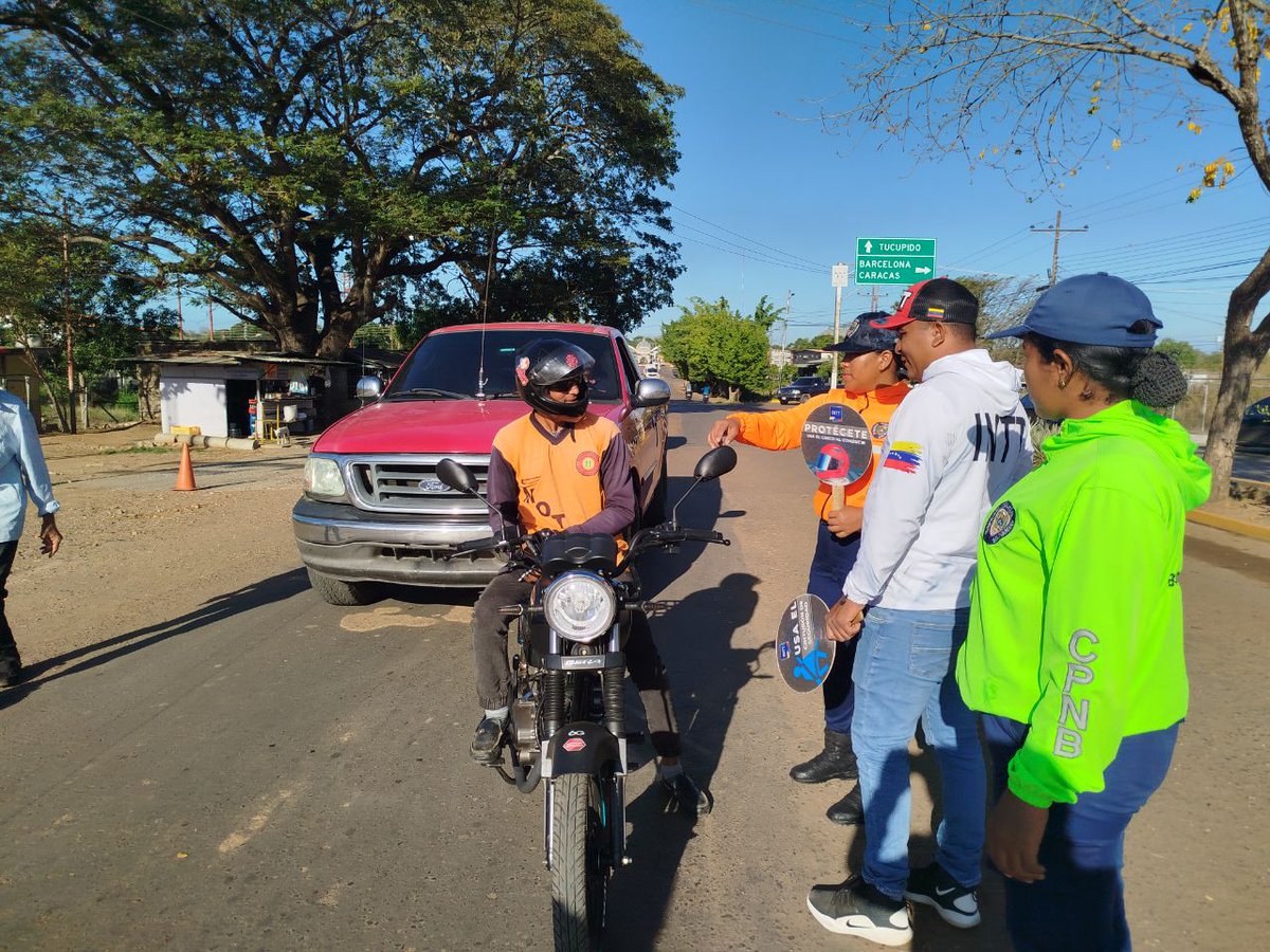intt_zaraza's tweet image. En el INTT Zaraza, junto al CPNB, estamos promoviendo la educación vial y la seguridad. Fomentamos una cultura de respeto y responsabilidad en el tránsito. ¡Juntos por un futuro más seguro! 

#JuntosPorLaSeguridad #LogrosYVictoriaPorLaPaz