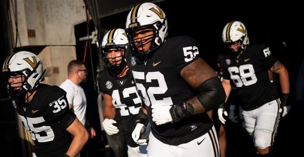 I’m blessed to announce that I received an offer to play football at Vanderbilt university.<a href="/NickyV05/">Nik Valdiserri</a> <a href="/AllenTrieu/">Allen Trieu</a> <a href="/SWiltfong_/">Steve Wiltfong</a> <a href="/EDGYTIM/">Timothy “EDGYTIM” OHalloran</a> <a href="/GregSmithRivals/">Greg Smith</a> <a href="/cottond13/">DJ 🏌🏾</a>