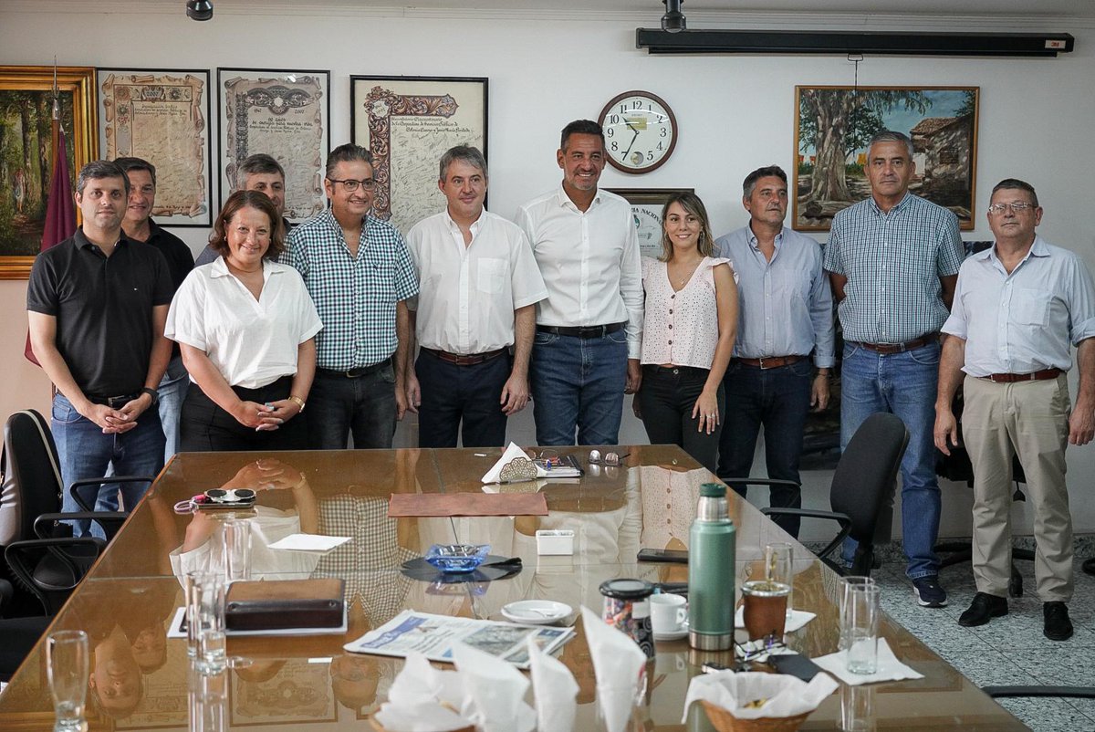 ARTICULACIÓN Y TRABAJO CONJUNTO PARA FORTALECER COOPERATIVAS DE TODA LA PROVINCIA

En #JesúsMaría nos reunimos con la Comisión Directiva de la Cooperativa de Servicios Públicos de Colonia Caroya y Jesús María Ltda. para planificar y construir acciones hacia el futuro.

Del