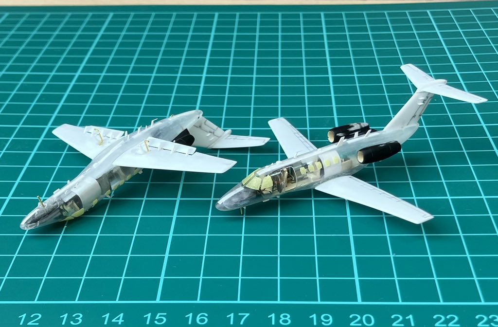 1/200 サイテーション CJ4
エンジンやフラップ、アンテナ類の取り付けが完了しました。
これから機内色を外から吹いて、外板を塗装していきます。
#冬の旅客機プラモ祭り25