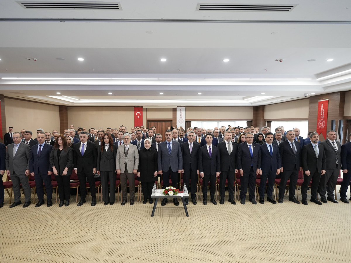 tcmeb's tweet photo. 81 İlin Millî Eğitim Müdürüyle İstişare Toplantısı Yapıldı

Bakan @Yusuf__Tekin, 2024-2025 eğitim öğretim yılı için genel değerlendirme yapmak üzere düzenlenen ve Bakanlık yöneticileriyle 81 ilin millî eğitim müdürünün katıldığı toplantıda eğitim politikalarını geliştirirken istişare kültürünü çalışmaların merkezine konumlandırdıklarını ifade ederek, “Eğitimde başarı bir aile, bir ekip havası içinde aynı hedefe birlikte yürümekten geçer.” değerlendirmesinde bulundu. 

📍Gölbaşı Mogan MTAL / Ankara

👉🏻 https://t.co/0hmSN875Ia