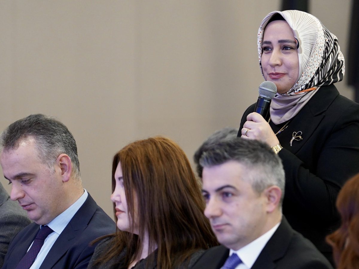 tcmeb's tweet photo. 81 İlin Millî Eğitim Müdürüyle İstişare Toplantısı Yapıldı

Bakan @Yusuf__Tekin, 2024-2025 eğitim öğretim yılı için genel değerlendirme yapmak üzere düzenlenen ve Bakanlık yöneticileriyle 81 ilin millî eğitim müdürünün katıldığı toplantıda eğitim politikalarını geliştirirken istişare kültürünü çalışmaların merkezine konumlandırdıklarını ifade ederek, “Eğitimde başarı bir aile, bir ekip havası içinde aynı hedefe birlikte yürümekten geçer.” değerlendirmesinde bulundu. 

📍Gölbaşı Mogan MTAL / Ankara

👉🏻 https://t.co/0hmSN875Ia