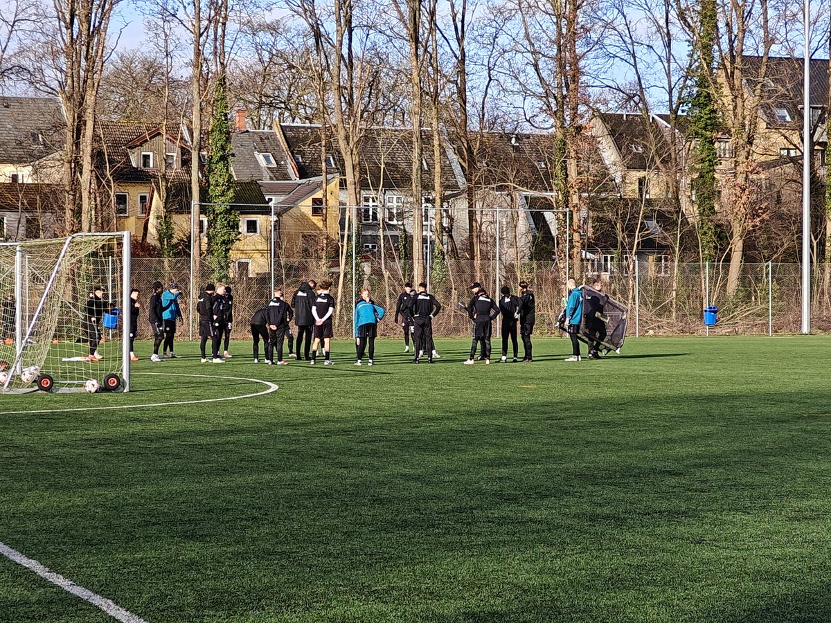 Max Fenger og Don Deedson mangler til dagens træning. #obdk