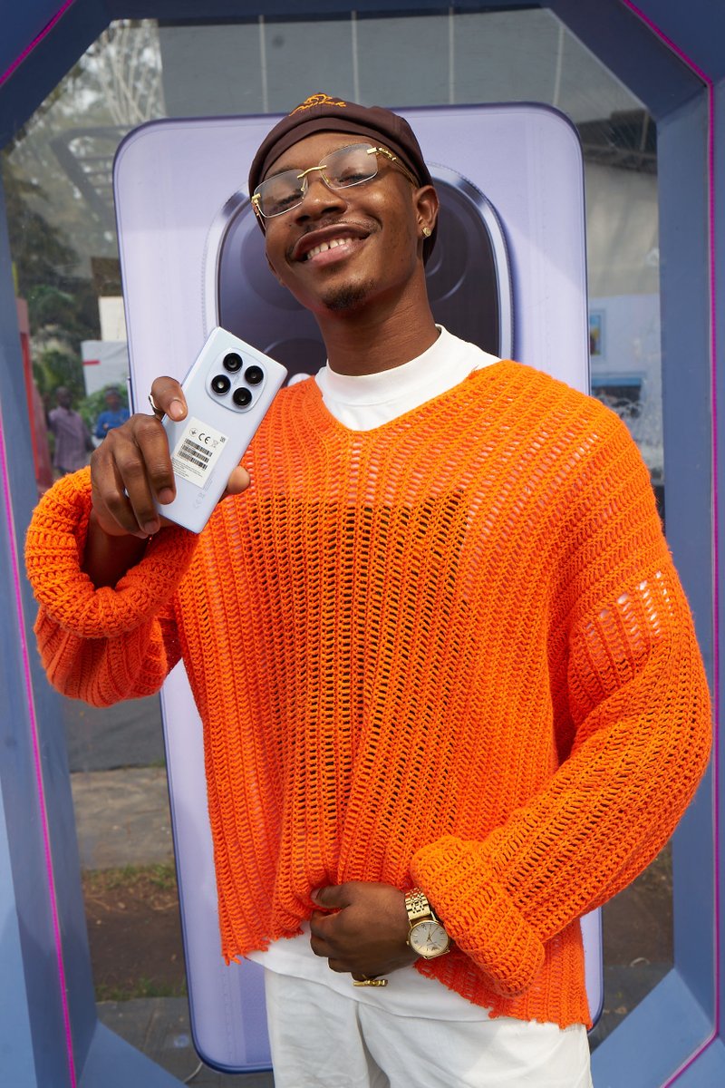 XiaomiNigeria's tweet photo. When @KanagaJNR shows up, you know itโs a city boy moment! ๐ฅ He owned the #RedmiNote14launchEvent with that effortless swag. ๐
@kanagaforce, where you at?๐งก
#RedmiNote14LaunchEvent
#AllStarDurability