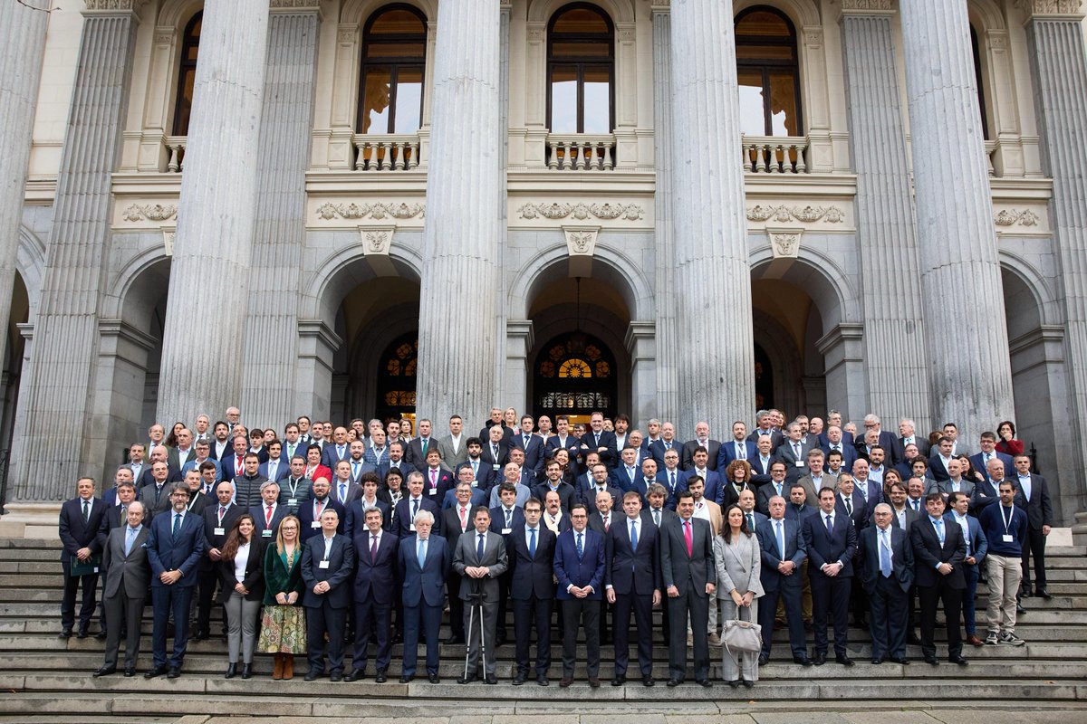 cepyme_'s tweet photo. El presidente de CEPYME, Gerardo Cuerva, urge a eliminar barreras para que las pequeñas empresas puedan crecer y contribuir a una economía más competitiva. En la presentación de #CEPYME500 2024, las empresas líderes en crecimiento y con la presencia del ministro Carlos Cuerpo, Cuerva pide más apoyo para superar retos como la normativa excesiva y los altos costes para dar un impulso al crecimiento empresarial.

👉🏽 nota de prensa https://t.co/ZftdDfKsyH

#PRESENTACIÓNCEPYME500 #CEPYME500 #pymes #crecimientoempresarial
@santander_es @BolsaBME @informa @ICOgob @IndesiaOrg @bookingcom @ecoembes @AENOR @WoltersKluwerEs
@MAPFRE @OrangeEmpresas @eoi @CEOE_ES