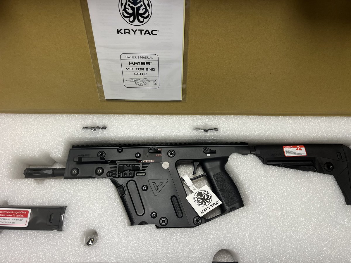 NutsAirsoft's tweet image. ライラクスさんから1日早い誕プレ🎁届いた✨

年始のプレ企画に軽い気持ちで応募したんだけど、まさか当選するとは😆

気になる銃だけど、高くて自分じゃ手が出なかったから嬉しすぎる。ライラクスさん、ありがとーう❣️

てか、ベクターなんて自分でカスタム出来るかしら💦

#サバゲー
#LayLax