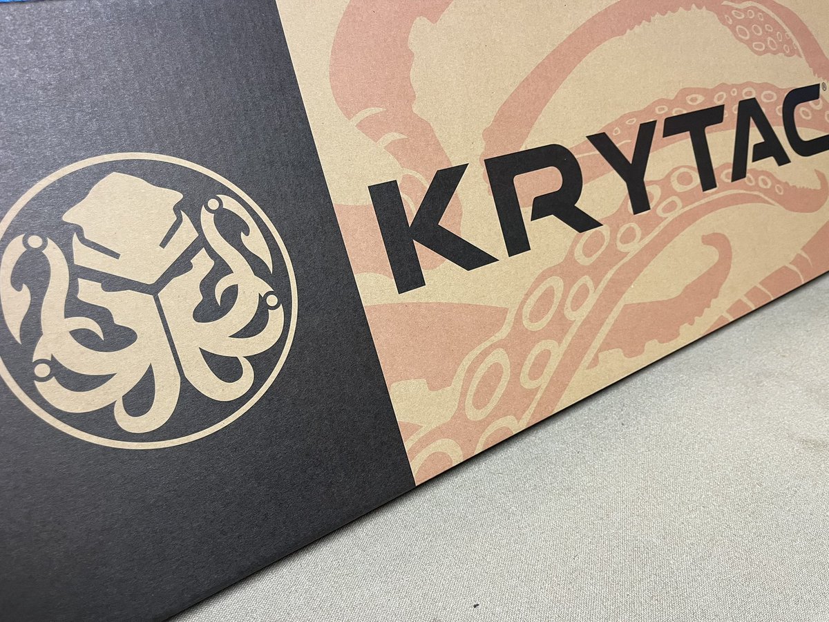 NutsAirsoft's tweet image. ライラクスさんから1日早い誕プレ🎁届いた✨

年始のプレ企画に軽い気持ちで応募したんだけど、まさか当選するとは😆

気になる銃だけど、高くて自分じゃ手が出なかったから嬉しすぎる。ライラクスさん、ありがとーう❣️

てか、ベクターなんて自分でカスタム出来るかしら💦

#サバゲー
#LayLax