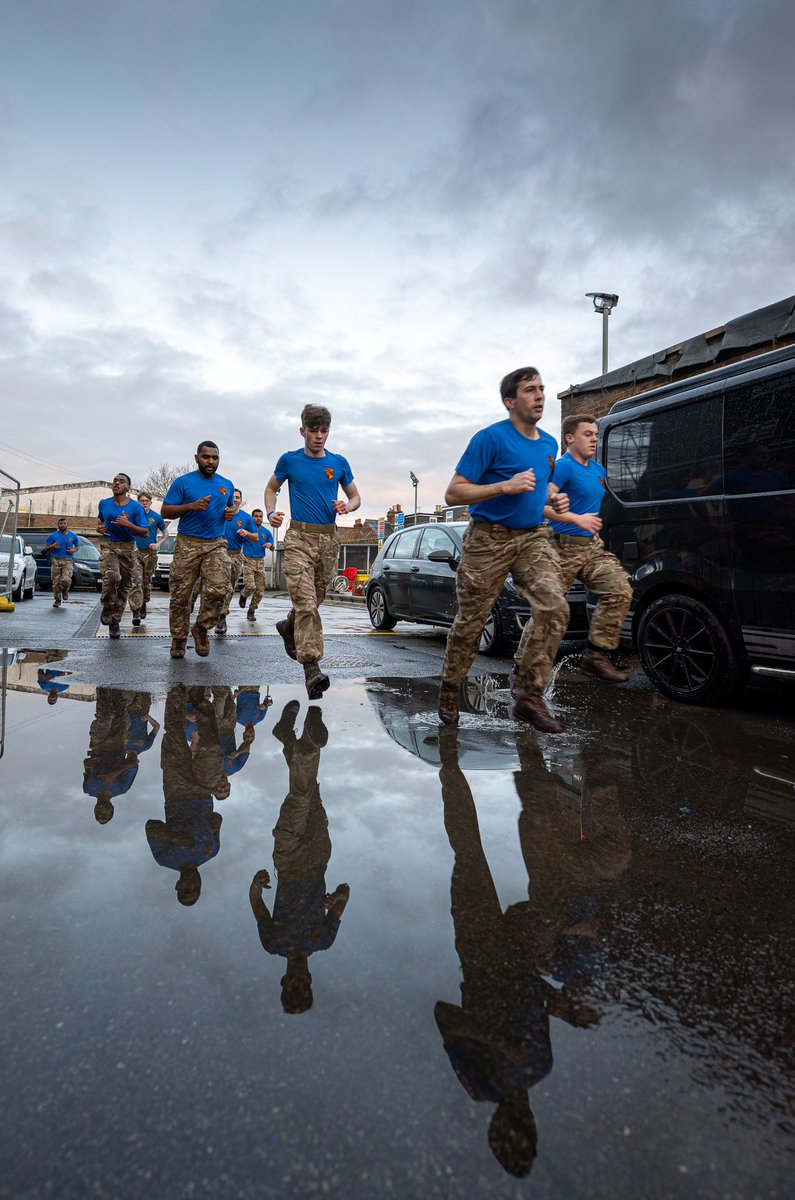 Official_1WG's tweet image. The Little Iron Men of Number 3 Company: Strength in Every Step. 

This morning, the Little Iron Men of Number 3 Company smashed out a relentless PT session, pushing boundaries and raising the bar as always.

Cymru Am Byth 

#WelshGuards #TheLittleIronMen #StrengthInUnity #PT