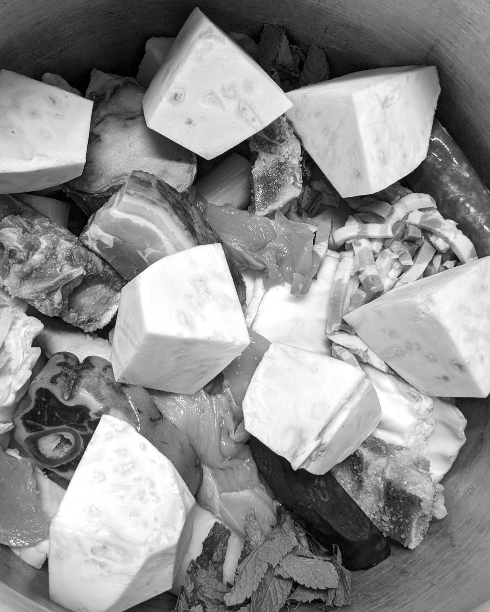 Fuegos encendidos, estamos de vuelta.
¿Qué tendrá en mente el chef?

Información y reservas ☎ 953602532
📍República Argentina, 12
juancarlostrujillo.com

#canelaenrama #gastronomia #menudegustacion #Linares #latradicioncomopuntodepartida #canelaenramalinares