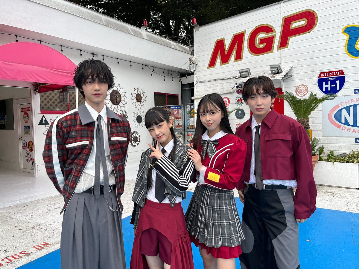 ワンラブワンショット 本日 #ラブワン 結成3周年💛 たくさんの