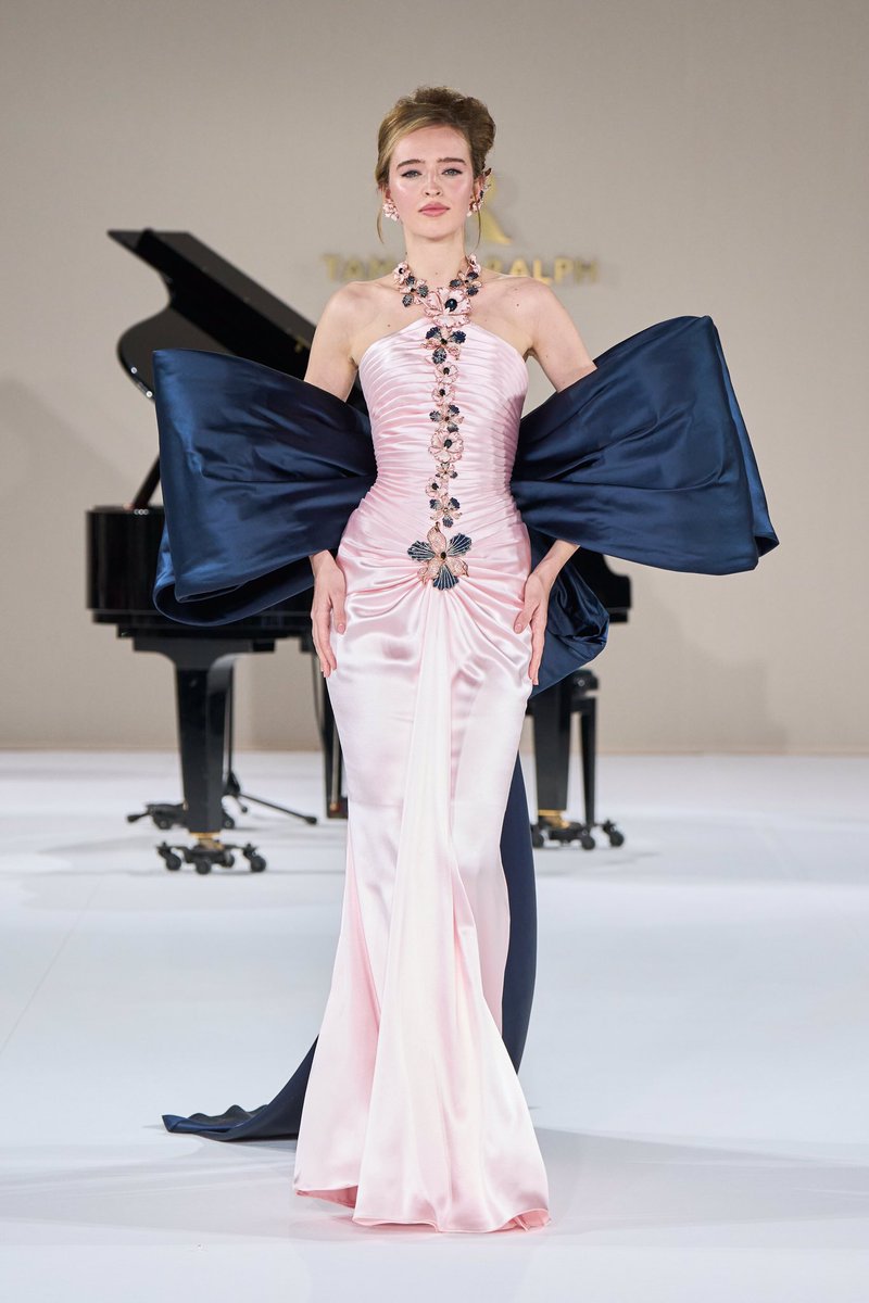 pradapearll's tweet photo. tamara ralph ss25 couture  —  a timeless elegance, so many gorgeous gowns with beautiful flowers as details that make each gown so delicate and sublime. the collection is titled “poétique symphony” to celebrate the emotions and beauty of an orchestral composition and its muse 🌸 https://t.co/9AI40Pw2jJ