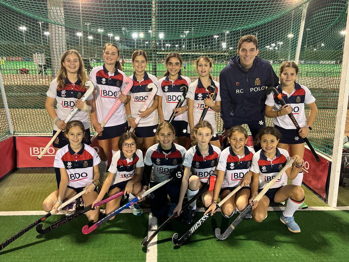RCPoloBarcelona's tweet photo. L'Aleví Femení Pedralbes de hockey és el campió del grup B de la Copa Federació!
👏Felicitats campiones!
#AlePolo #hockey #hockeycat https://t.co/tbtlZ9pK4q