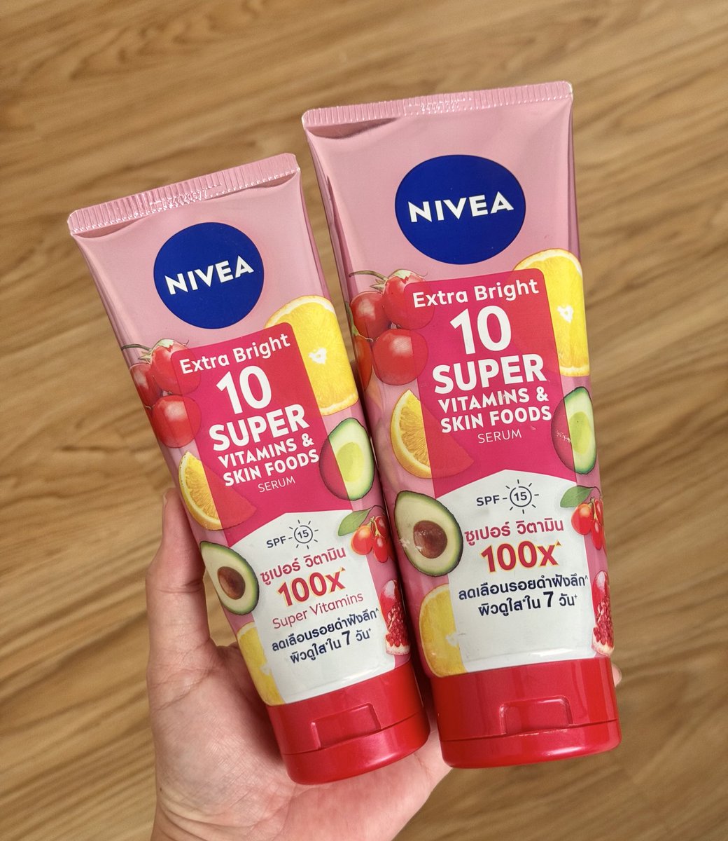 ใช้หลอดเล็กหมด จนไปถอยหลอดใหญ่ 55556 
เชียร์นีเวียสูตรนี้ทาตอนกลางคืน ผิวใสไวมากกก 
คือช่วงปีใหม่เที่ยวสะบัด ดำขึ้น โบกทุกกลางคืน ได้ผิวใสกลับมาละ ไอเลิฟๆๆ https://t.co/LBI08te7XE