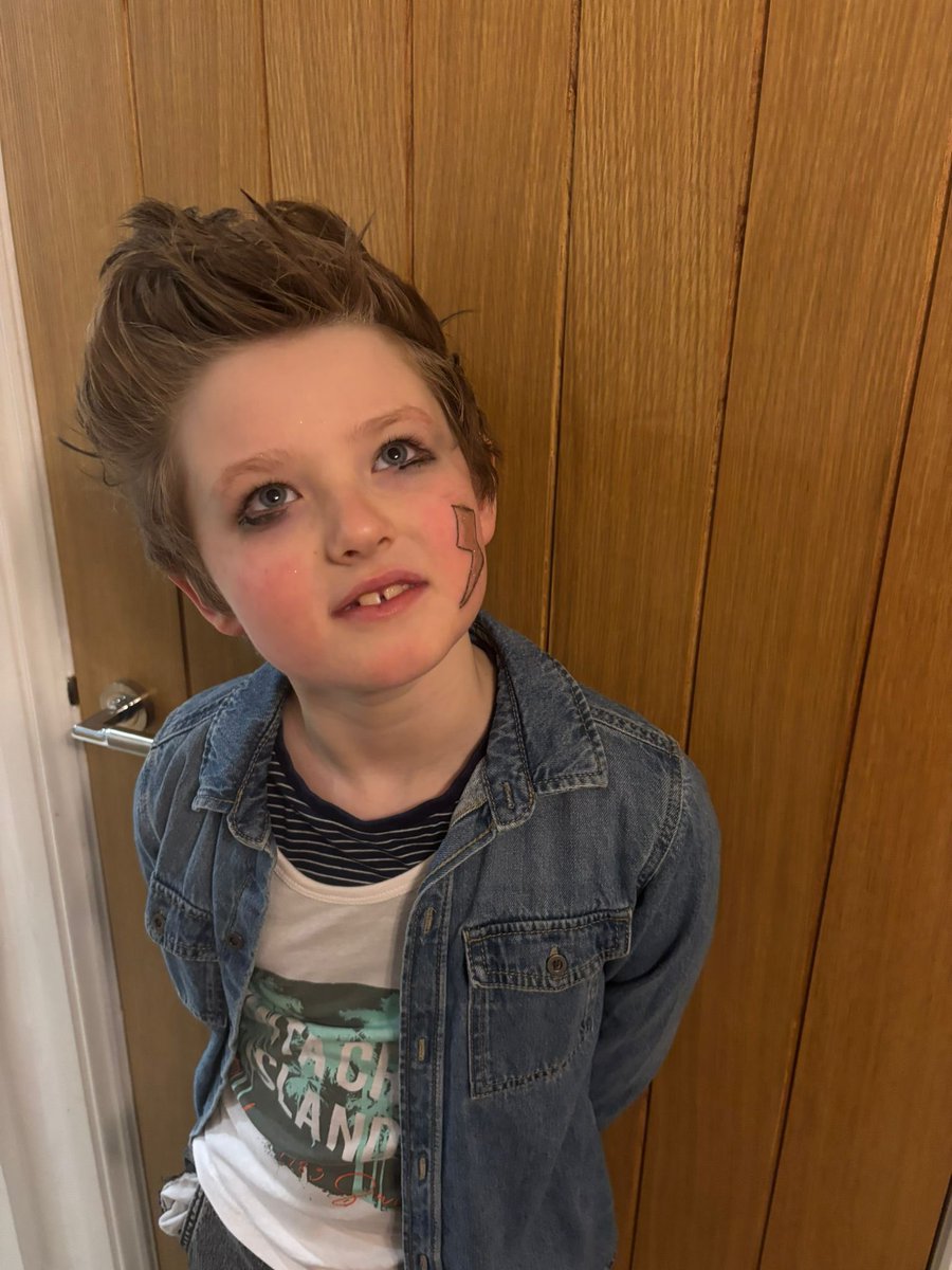 Little lad had to go to school today dressed as a rock star. Am I the only one who thinks he’s a lookalike for <a href="/trecool/">Tre Cool</a> from <a href="/GreenDay/">Green Day</a> 🥁