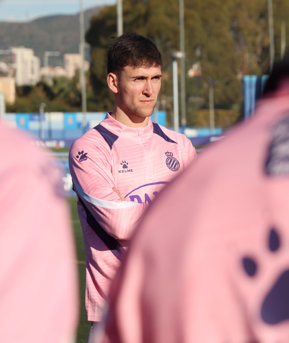 Ojo lo que comenta <a href="/__AngelGarcia__/">Cazurreando</a> .

El <a href="/REALUNIONCIRUN/">Real Unión Club Irun</a> tendría firmado a <a href="/joanpuig_4/">Joan Puig</a> que resciende con el <a href="/RCDEspanyol/">RCD Espanyol de Barcelona</a>.

Ha debutado con el primer equipo pero importante en el filial. Eso sí, viene de una lesión grave. Juega de lateral aunque también de central.