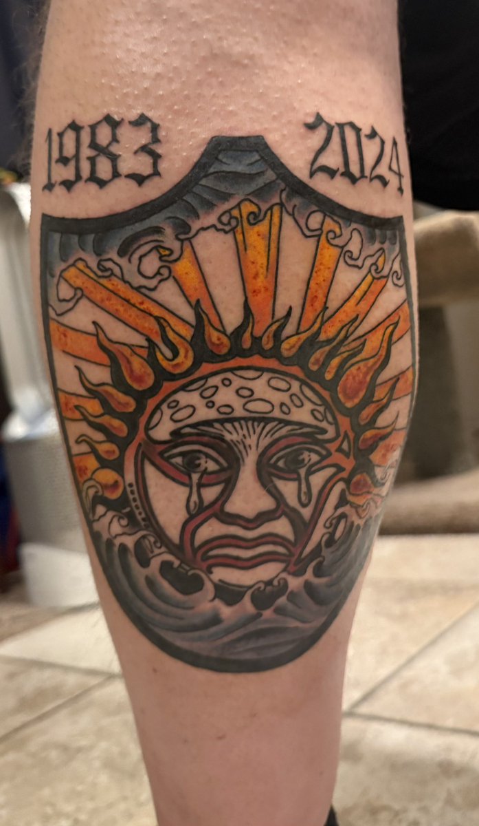 Section8Graphic's tweet photo. @sublime For the love of god. Please…cut your damn hair. Or just the front so we can see your face. You do sound just like your dad. Been a fan for 25 years. https://t.co/xEcZ0GQfUb
