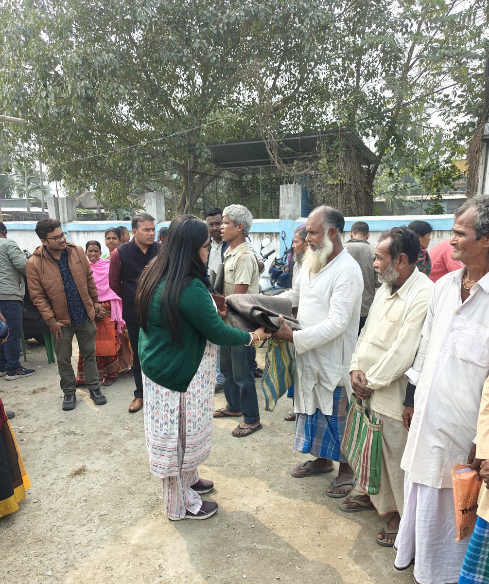 Blanket distribution by DM sir,DOMA sir &amp; BDO,Cooch Behar-I Dev. Block at Dewanhat High School Duare Sarkar camp, #Duare_Sarkar_Phase_IX <a href="/DMCoochbehar/">DM CoochBehar</a> <a href="/DCoochbeha53730/">DICO Coochbehar</a>