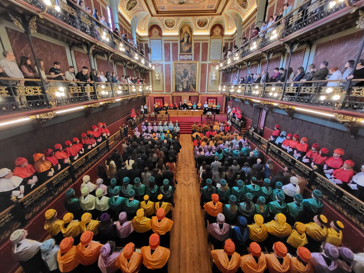 Akinoko San Tomasen eguna gure zaindariaren eguna da. Unibertsitatea sortu zenean, santu hori aukeratu zuten gure unibertsitatearen zaindari. 

Hoy celebramos Santo Tomás de Aquino con la investidura de nuevos y nuevas doctoras. Dentro hilo 👇🧵
