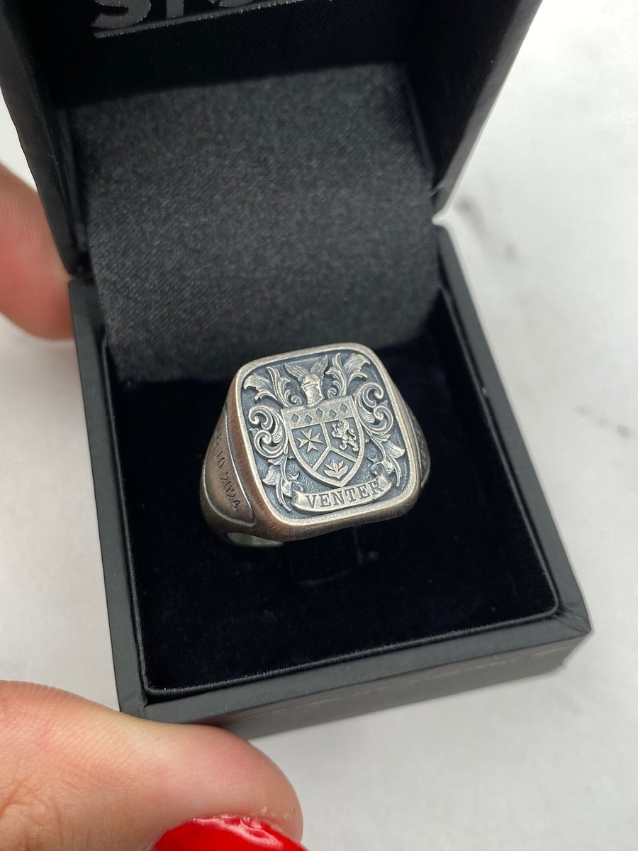 STONZDIAMONDS's tweet photo. Our men’s signet rings blend classic craftsmanship with modern sophistication. Whether you’re making a statement or carrying something meaningful, these custom rings are designed to reflect your story and style✨

#stonz #stonzdiamonds #signetring #signetrings #mensrings #mensring #menstyle #custommensring #customjewelry #customjewellery #bespokejewelry #bespokejewellery #custommensrings #valentinesday #valentinesdaygift #valentinesdaygiftideas #valentinesdaygiftidea