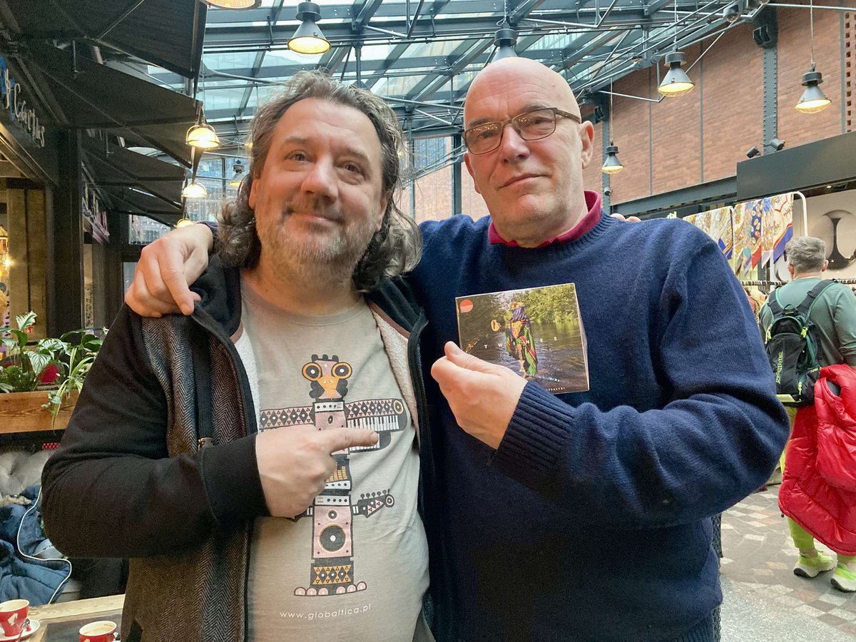 The final of the Warsaw <a href="/fundacjawosp/">WOŚP</a> was a great opportunity to reunite with the legendary
<a href="/onusherwood/">Adrian Sherwood</a> who now has his own copy of "Twines"!
