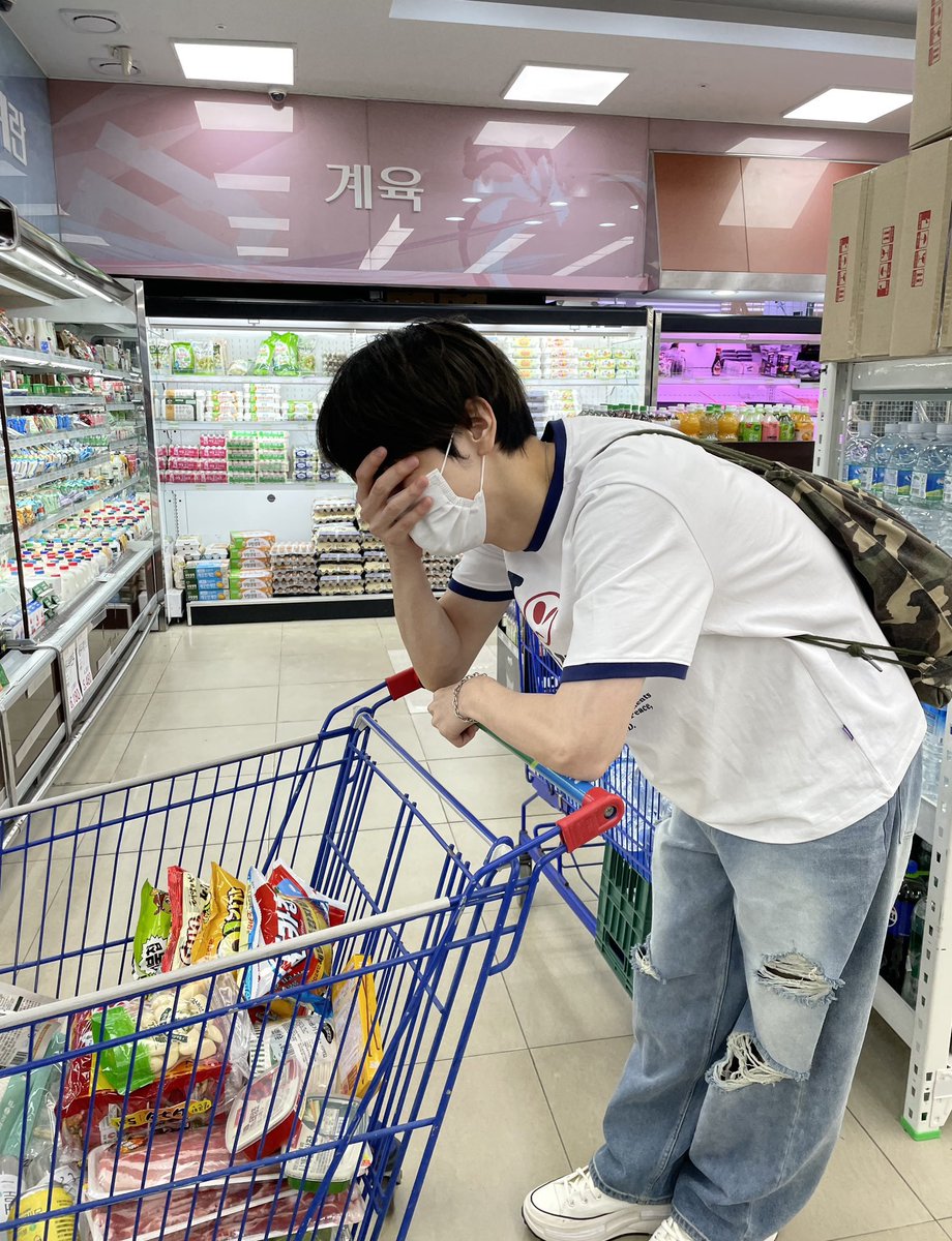 seekingtxt's tweet photo. this genre of page.soobin is too cute https://t.co/FhjSBQnk58