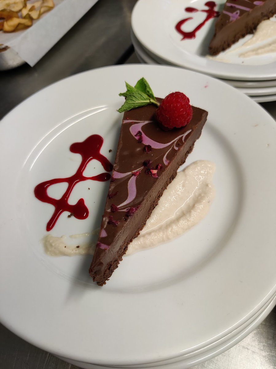shoreditchevent's tweet photo. Find bespoke catering services with Shoreditch Events, making sure every aspect of your event is the way you want it. 
#ShoreditchEvents #London #Events #Weddings #PartyPlanner #WeddingPlanning #CorporateEvents #FamilyGathering https://t.co/BTe3TUly7h