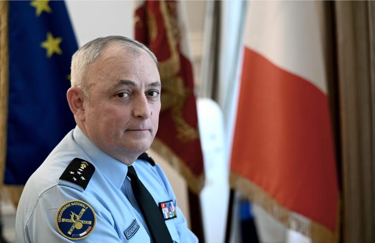 MegannKristyn's tweet photo. #Hubert #Bonneau, #directeur #général de la #Gmie national , estime : ‘’ Qu’une agression du sanctuaire national doit être sérieusement envisagée’’ ..
Donc il faut que nous comprenions tous que le pire arrive et tout le monde ou presque 😰 somnole sur l'oreiller en plumes 🪶 rempli d’indifférence et ou de bons sentiments !
Ça fait 50 ans que tous les gouverne ment de gauche comme de droite se foutent royalement des français et de notre pays la France. Il n’y en a pas un pour rattraper l'autre. Ils n’ont qu’une seule pensée s'enrichir et profiter des avantages et des largesses du racket de nos impôts et taxes en tous genres. Le futur de la France et le notre sont bien compromis.
Nous sommes sur le Titanic et l’orchestre symphonique continue de jouer. 🎶 . …