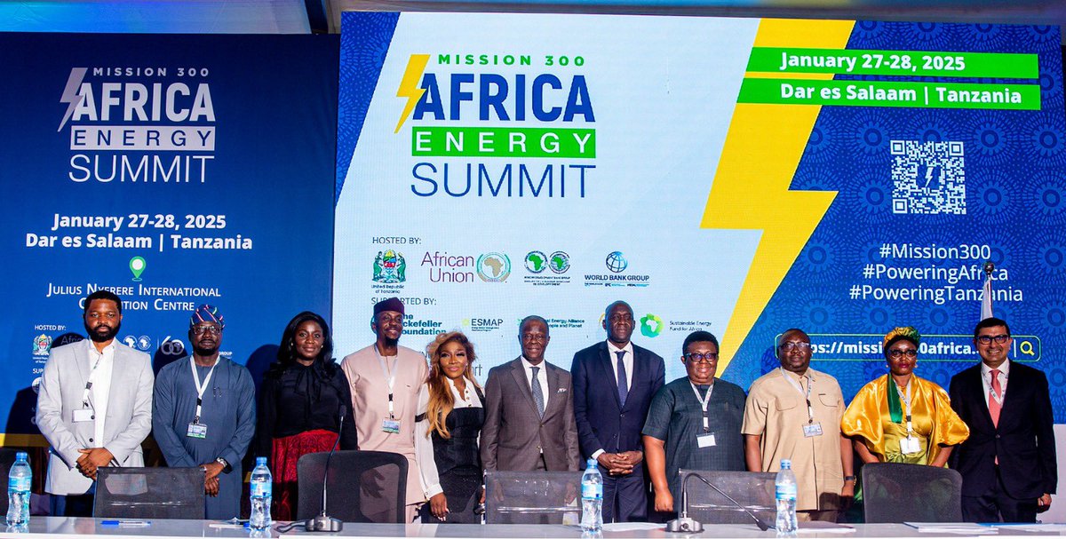 Proud to announce <a href="/IFC_org/">IFC</a>’s investment to support the rollout of hundreds of mini-grids in #Nigeria, enabling over 400,000 new connections for households, businesses, and communities. This is part of the IFC DARES Platform, complementing the World Bank’s #Mission300 initiative.