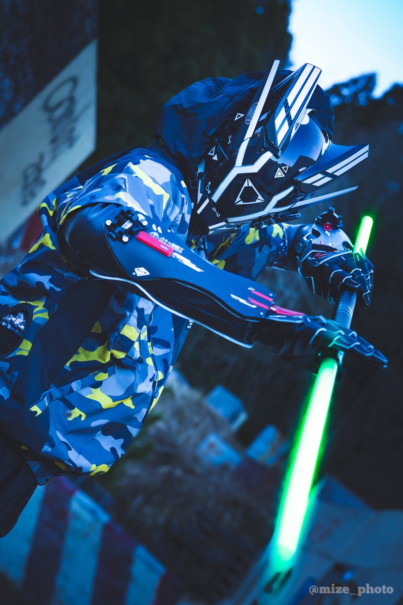 HanName3818's tweet image. #同じキャラですが異なる装備の姿を晒す見た人もやる

📸 @mize0321
CHARACTER  : Ⅴ（サンク）

左:カジュアルコス
普段の衣装、着飾りを身に着けず
動きやすさを重視したスピードタイプ

右:バトルコス
ステータスを底上げして自身に電気を纏って操り戦うパワータイプ

#QUADCORE