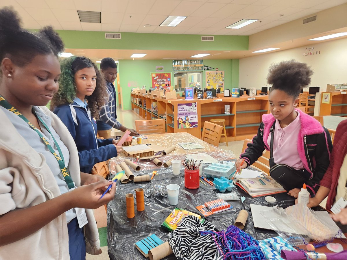 Victoria Drescher tweet media