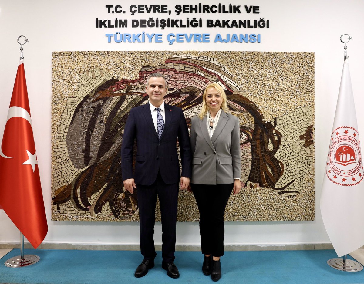 ♻️🎨 Atıkların bir sanat eserine dönüşümünün kıymetli bir örneği olan bu tablonun oluşturulmasında ve Ajansımıza hediye olarak kazandırılmasında büyük katkıları olan DeFacto Sürdürülebilirlik ve Kurumsal Sosyal Sorumluluk Başkanı Sn. Elif Çam misafirimizdi. 

#SıfırAtık 

📍