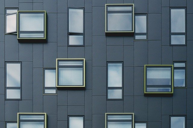 Celebramos el #DíaMundialdelaReduccióndeEmisiones recordando el papel que las ventanas juegan en la reducción de la demanda de energía, evitando incrementar las emisiones de los edificios.
