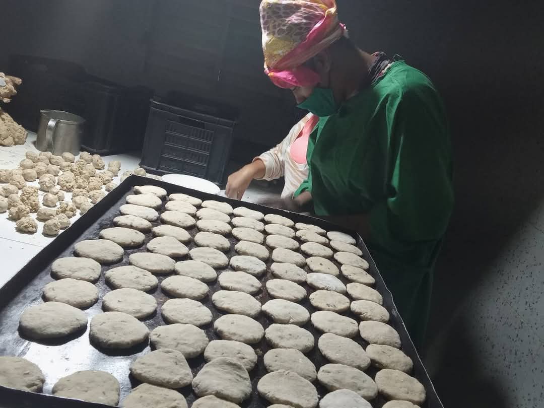 La elaboración de productos avanza en la Empresa Agroindustrial Bolivia.
#Latir