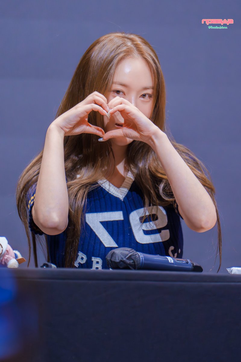 RussianBBee's tweet photo. 250117 메이크스타 팬사인회에서 민영누나!
인스타엔 올렸지만 여기엔 안올려서!
#BBGIRLS #브브걸 #쁘걸 #BBGIRLS_MinYoung #브브걸민영 #쁘걸민영 #김민영 #민영 #MINYOUNG #티라뇽 https://t.co/oIDbbRnVkV
