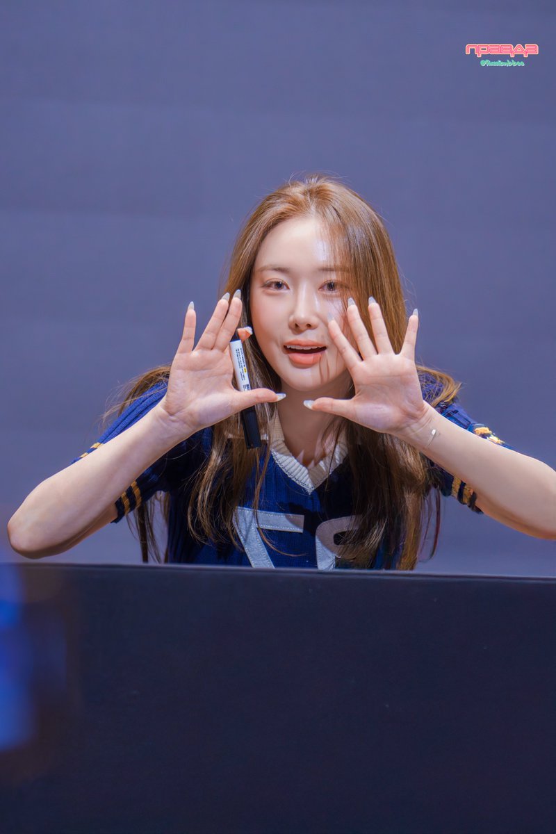 RussianBBee's tweet photo. 250117 메이크스타 팬사인회에서 민영누나!
인스타엔 올렸지만 여기엔 안올려서!
#BBGIRLS #브브걸 #쁘걸 #BBGIRLS_MinYoung #브브걸민영 #쁘걸민영 #김민영 #민영 #MINYOUNG #티라뇽 https://t.co/oIDbbRnVkV