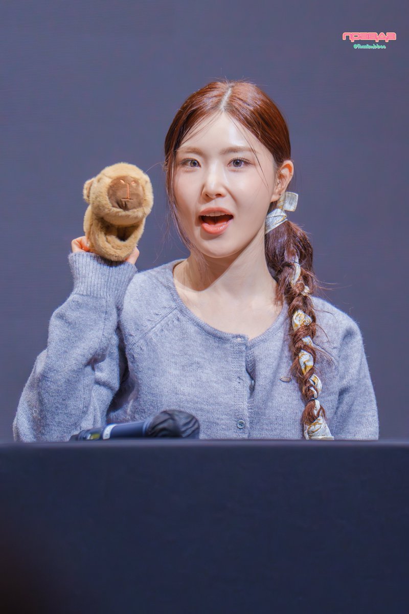 RussianBBee's tweet photo. 250117 메이크스타 팬사인회에서 유나누나!
#BBGIRLS #브브걸 #쁘걸 #브브걸유나 #쁘걸유나 #BBGIRLS_YuNa #유나 #이유나 #햄찌 #YUNA #LEEYUNA
#Love2 #러브투 https://t.co/YjwyBvFf48
