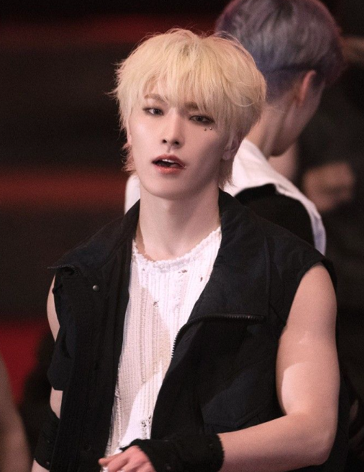 About Music tweet media