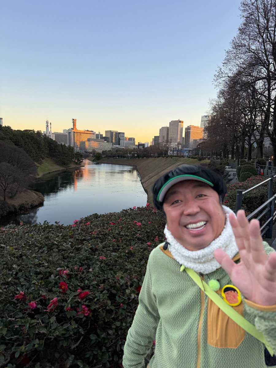 この日村さんの来てる上の衣装どこの何てやつなんだろうなぁ？( ´・ω