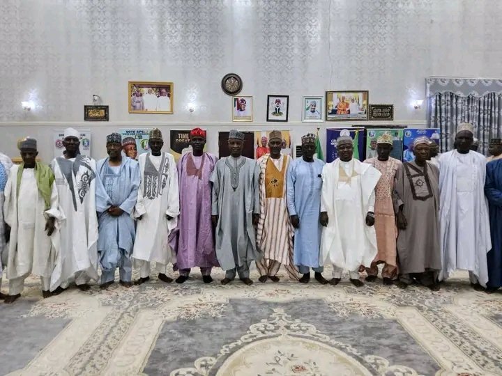 Bellotsoho's tweet photo. The PDP has yesterday lost their key pillars in sokoto State, as Former lawmakers,LG chair and others join APC thru Sen Wamakko. 

With what Governor Dr. Ahmad Aliyu sokoto is doing in sokoto State, it’s hard to see any political party standing strong in the state. 

 THE UNIFIER https://t.co/BrtmJDQ9tp