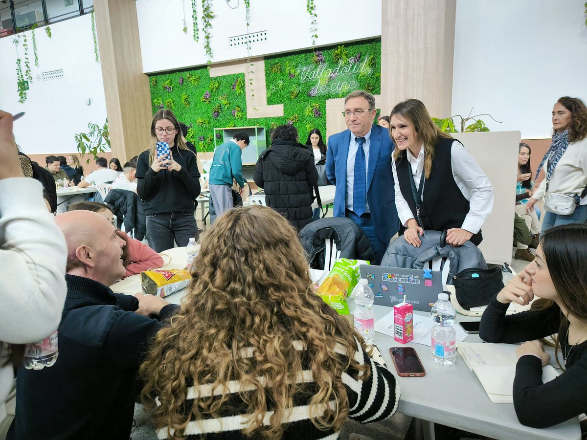 RocioLucas_'s tweet photo. Hoy 150 alumnos de FP se están enfrentando a retos empresariales reales y aprendiendo a encontrar soluciones.  Gracias a @FundacionEFCL y @CABK_Dualiza por organizar jornadas tan motivadoras. https://t.co/ltKg35O7FO