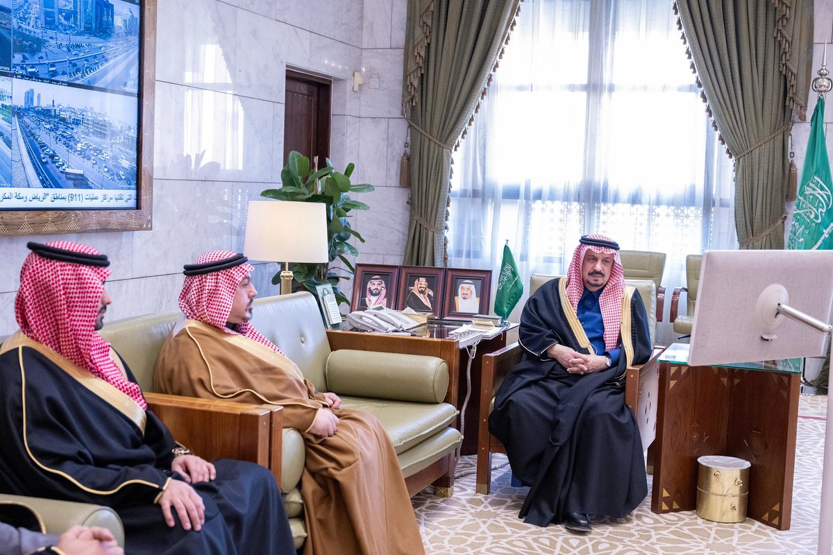 emara_alriyadh's tweet photo. سمو أمير منطقة #الرياض يطّلع على جهود وأعمال الجمعية الخيرية لرعاية الأيتام بالمنطقة "إنسان". 
https://t.co/l0Fv5E50gw

#إمارة_الرياض https://t.co/txznw1CK2m