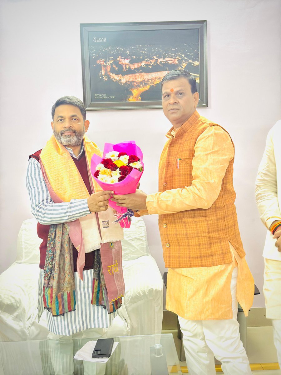 MrYaduvansh's tweet image. आज झांसी जिला में पर्यवेक्षक के रूप में कोर कमेटी की बैठक ली। बैठक में जिलाध्यक्ष श्री अशोक गिरी जी, क्षेत्रीय उपाध्यक्ष अशोक राजपूत जी, क्षेत्रीय महामंत्री श्री रामकिशोर साहू जी, समथर नगरपालिका अध्यक्ष श्री देवेंद्र सिंह कंसाना जी उपस्थित रहे।
@Bhupendraupbjp @idharampalsingh