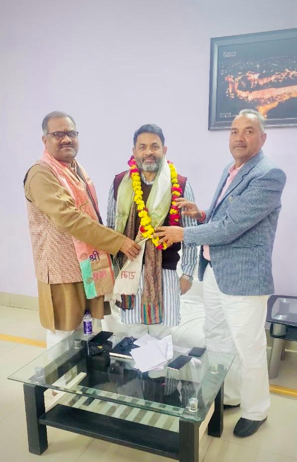 MrYaduvansh's tweet image. आज झांसी जिला में पर्यवेक्षक के रूप में कोर कमेटी की बैठक ली। बैठक में जिलाध्यक्ष श्री अशोक गिरी जी, क्षेत्रीय उपाध्यक्ष अशोक राजपूत जी, क्षेत्रीय महामंत्री श्री रामकिशोर साहू जी, समथर नगरपालिका अध्यक्ष श्री देवेंद्र सिंह कंसाना जी उपस्थित रहे।
@Bhupendraupbjp @idharampalsingh