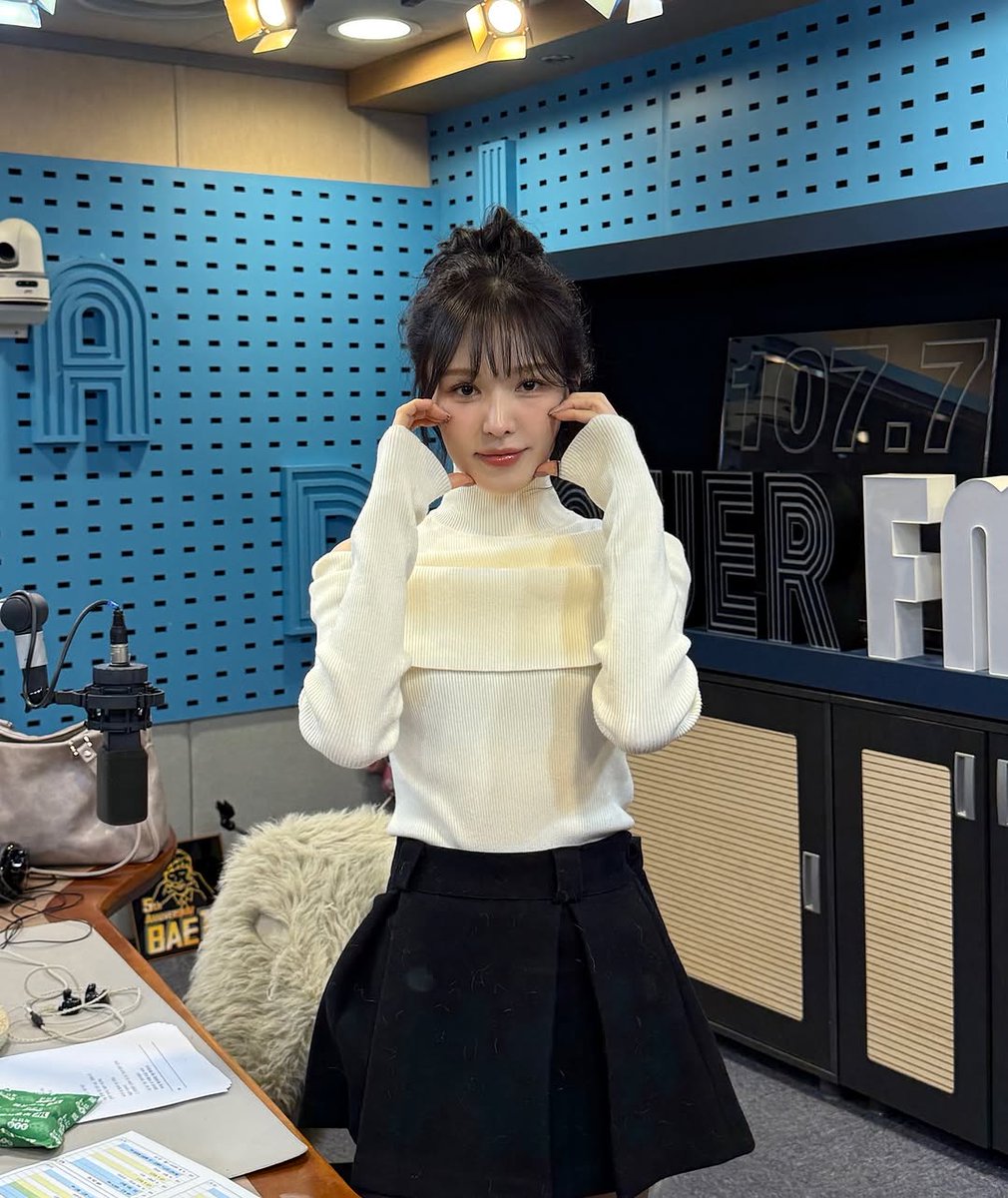 wenrenejournal's tweet photo. [IG] 250128 — sbsyoungstreet Instagram update with #WENDY 🩵 

"Wanso everyone, Happy Lunar New Year 🙇‍♀️ Come join (us) on #ViewableRadio today too 🤍" 

🔗 https://t.co/uF5vpYMfgV 

#웬디 #RedVelvet #레드벨벳 https://t.co/2BO0vMRNKG