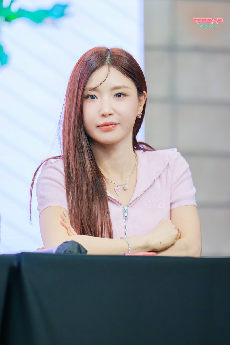 RussianBBee's tweet photo. 250125 메이크스타 팬사인회에서 유나누나!
#BBGIRLS #브브걸 #쁘걸 #브브걸유나 #쁘걸유나 #BBGIRLS_YuNa #유나 #이유나 #햄찌 #YUNA #LEEYUNA #Love2 #러브투 https://t.co/uiggqhNyyy